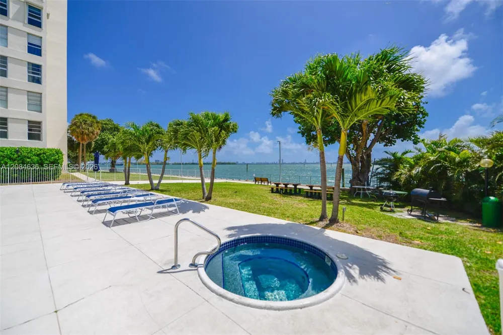880 NE 69th St #5L Miami, FL 33138