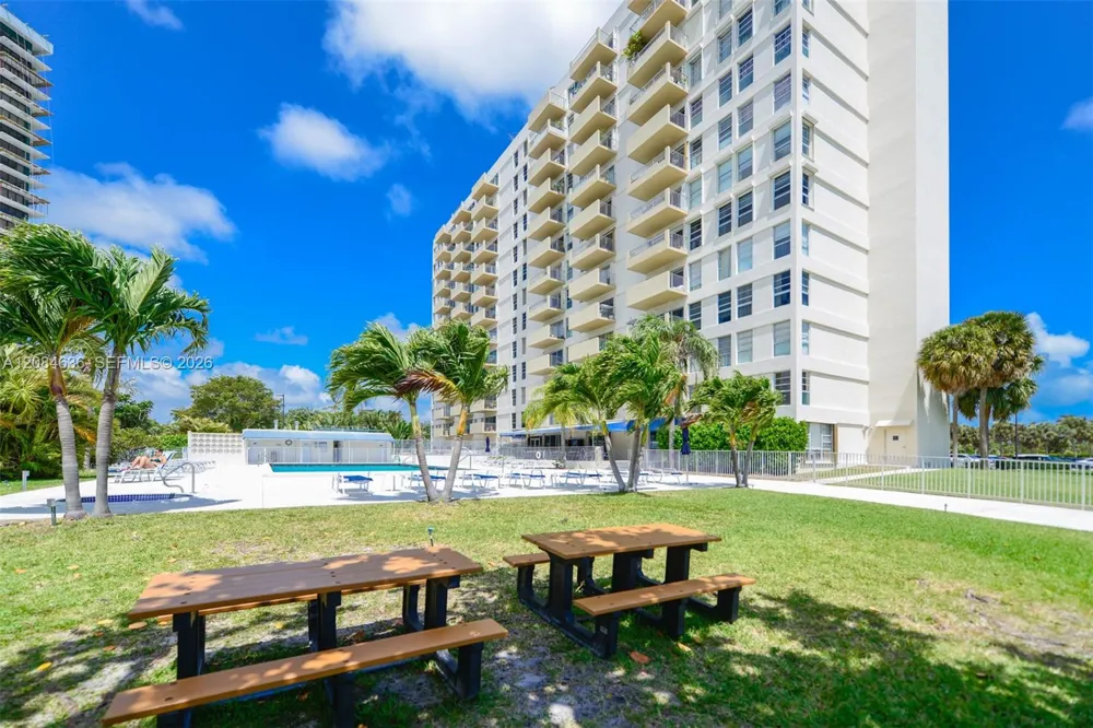 880 NE 69th St #5L Miami, FL 33138