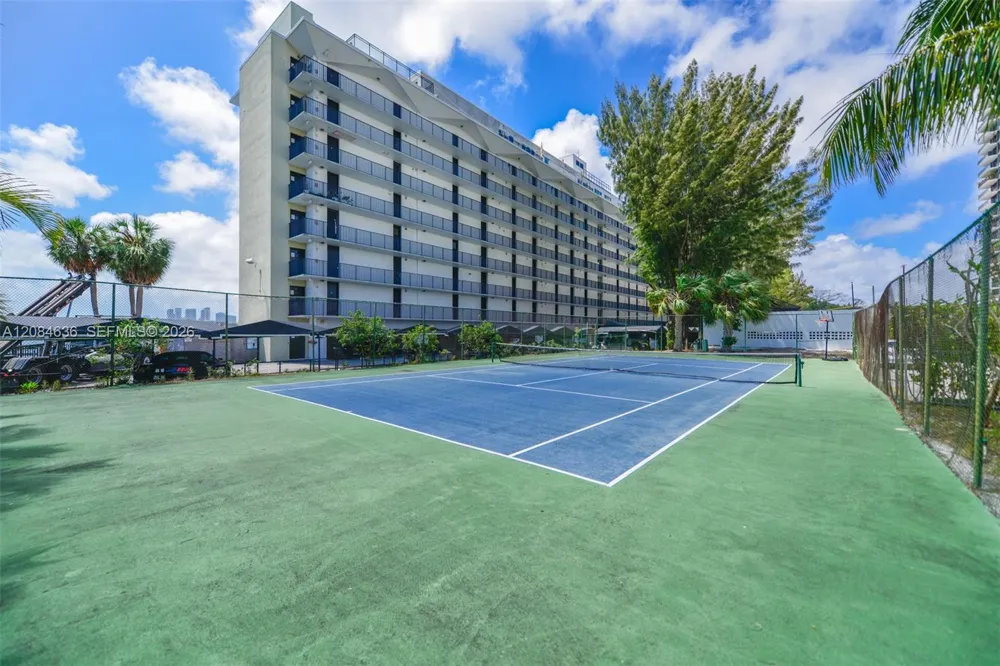 880 NE 69th St #5L Miami, FL 33138