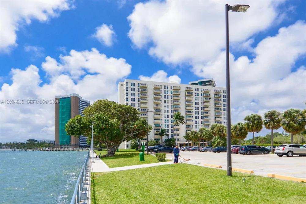 880 NE 69th St #5L Miami, FL 33138