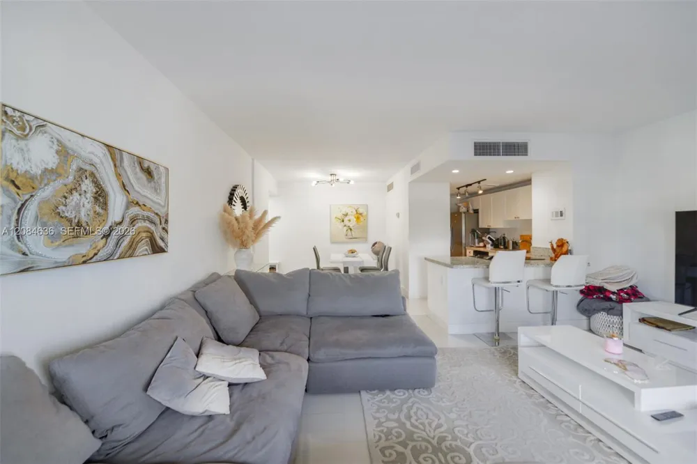 880 NE 69th St #5L Miami, FL 33138