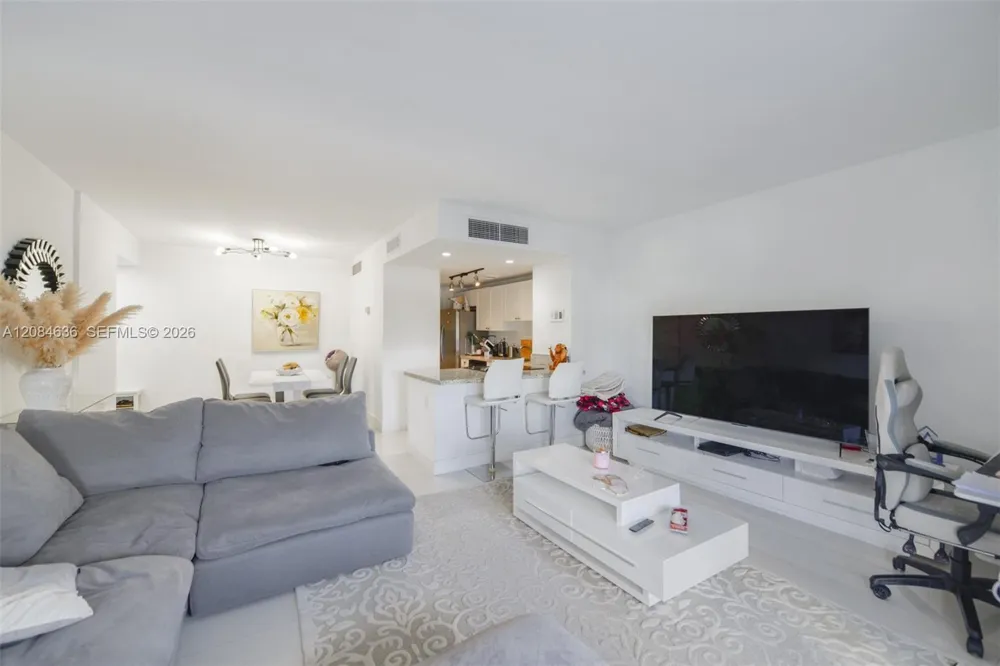880 NE 69th St #5L Miami, FL 33138