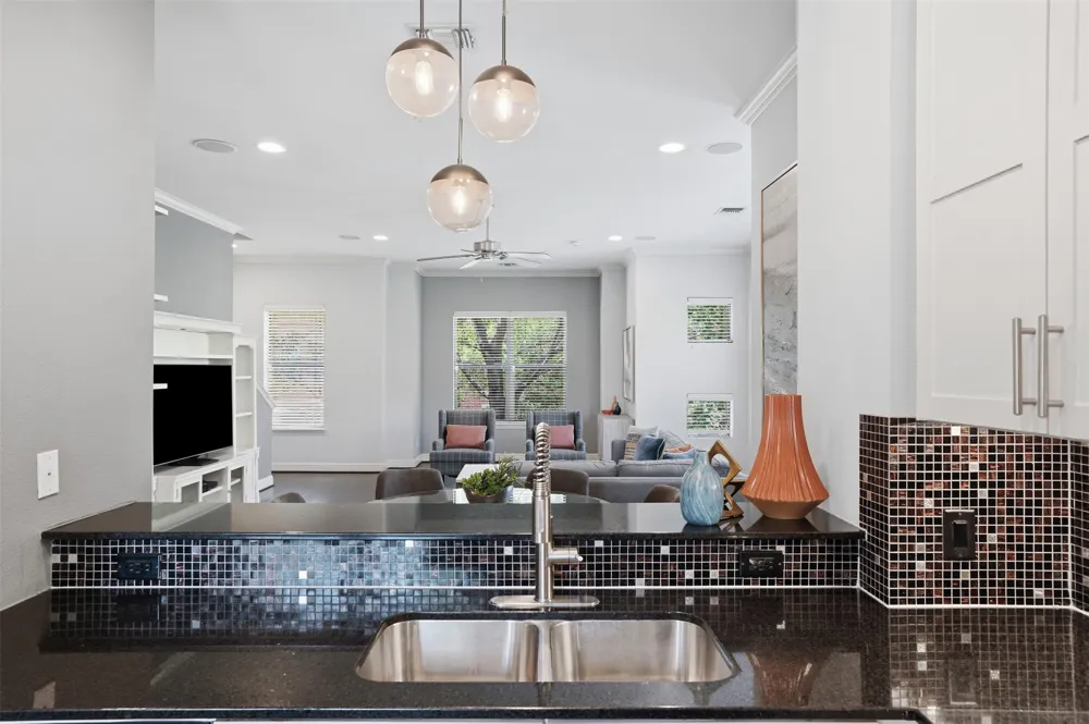 644 E Bluff Street Fort Worth, TX 76102