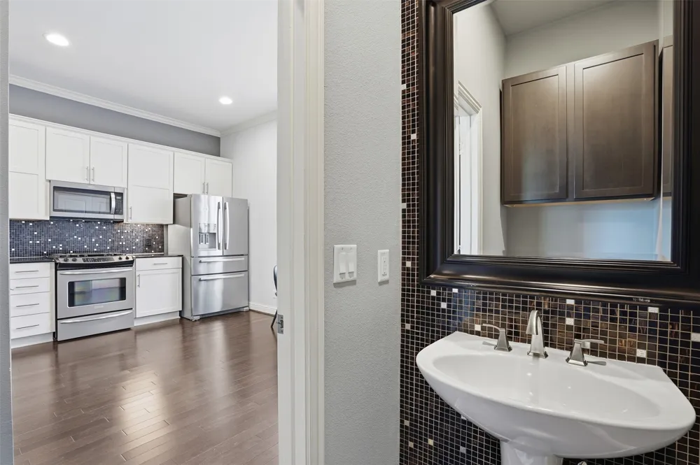 644 E Bluff Street Fort Worth, TX 76102