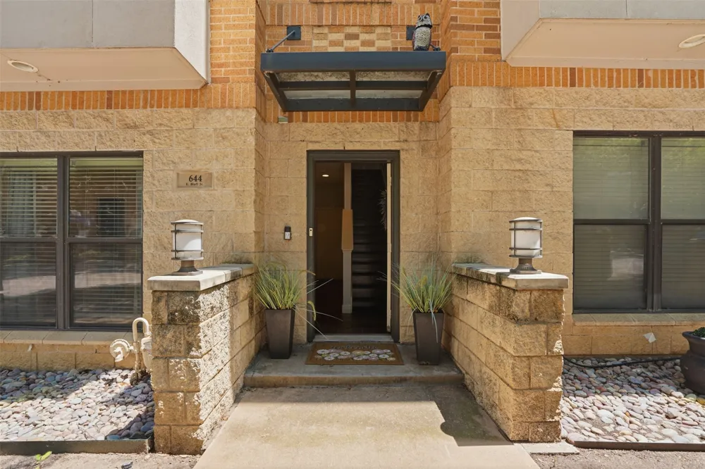 644 E Bluff Street Fort Worth, TX 76102