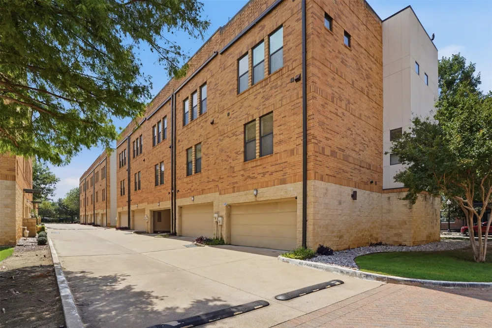 644 E Bluff Street Fort Worth, TX 76102