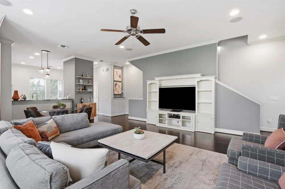 644 E Bluff Street Fort Worth, TX 76102