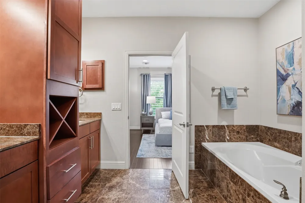 644 E Bluff Street Fort Worth, TX 76102