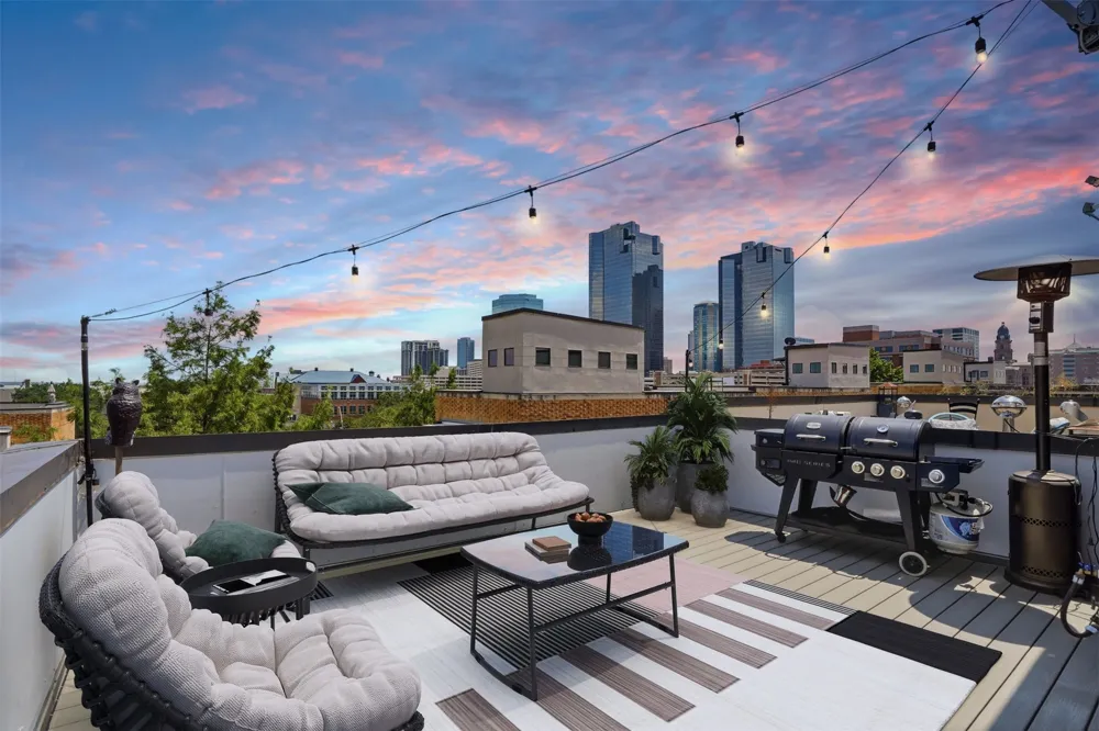 644 E Bluff Street Fort Worth, TX 76102