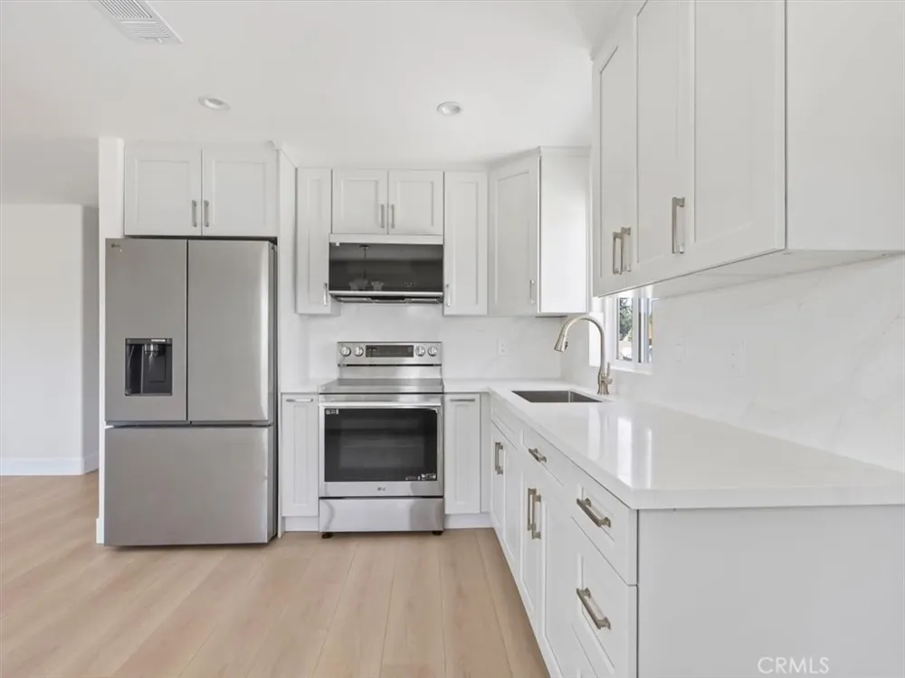 2103 Pass Avenue #201 Burbank, CA 91505