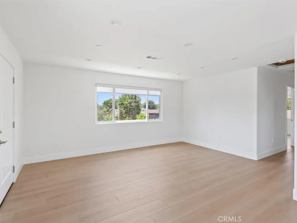 2103 Pass Avenue #201 Burbank, CA 91505