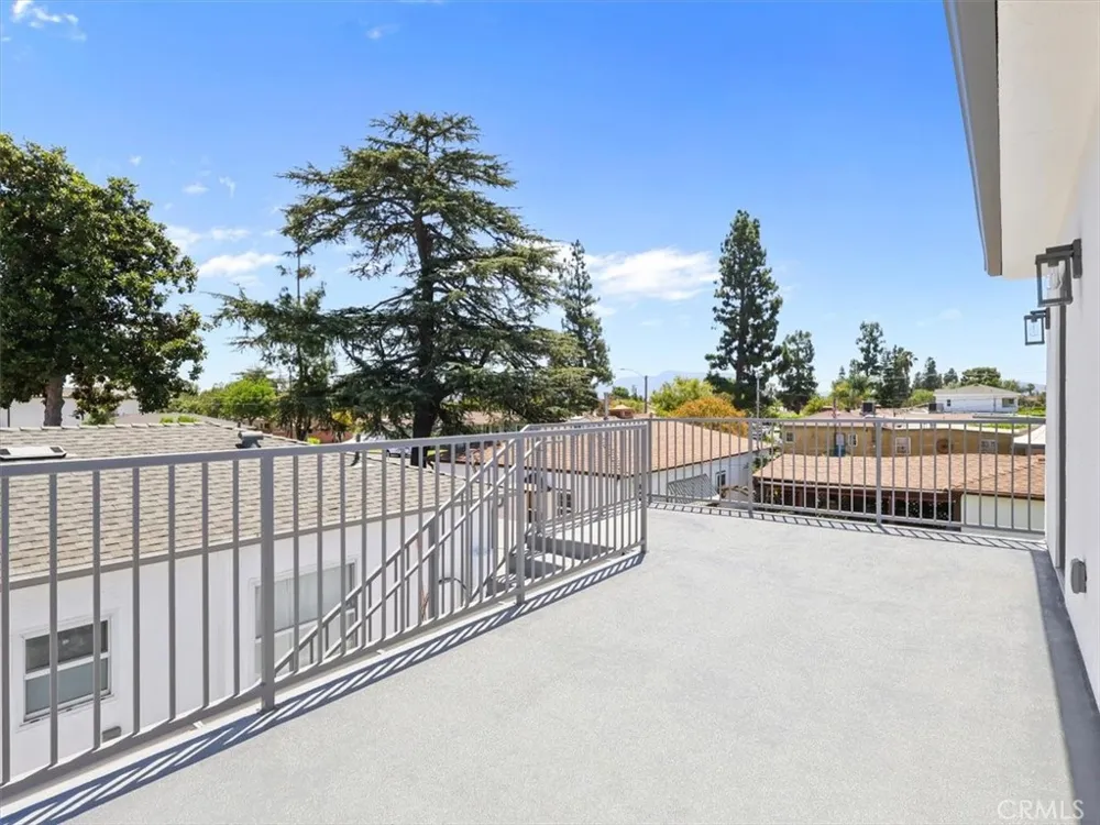 2103 Pass Avenue #201 Burbank, CA 91505