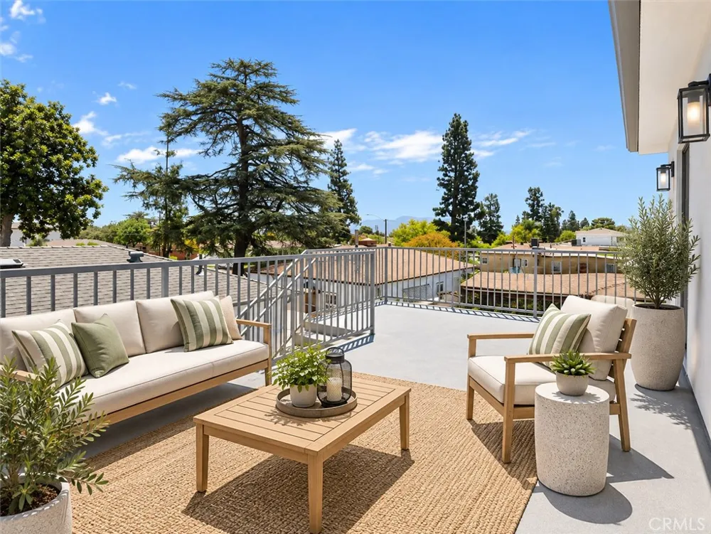 2103 Pass Avenue #201 Burbank, CA 91505