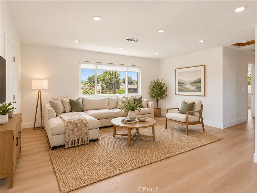 2103 Pass Avenue #201 Burbank, CA 91505