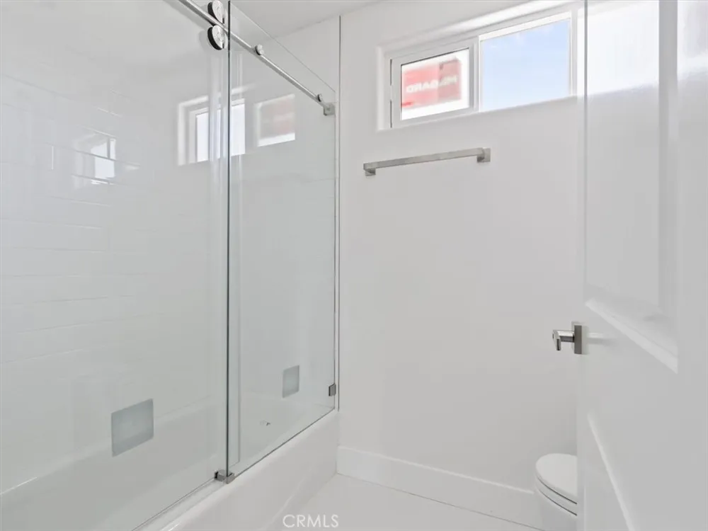 2103 Pass Avenue #201 Burbank, CA 91505