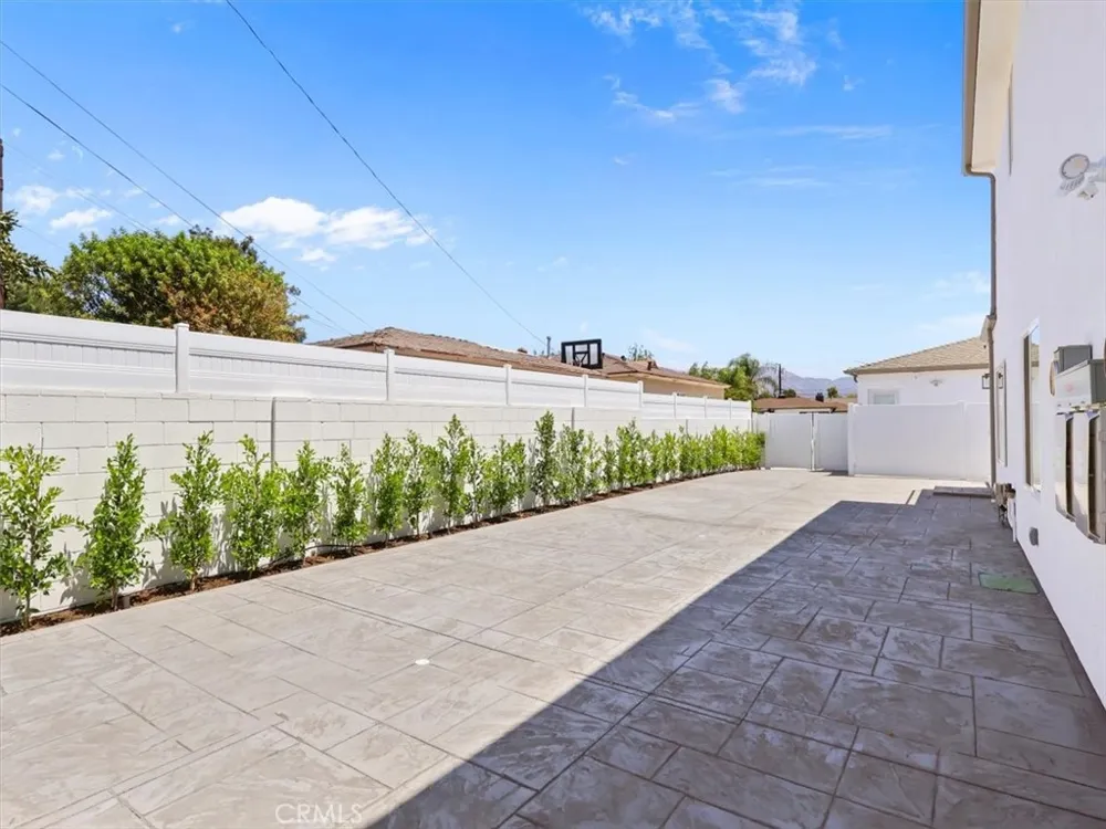 2103 Pass Avenue #201 Burbank, CA 91505