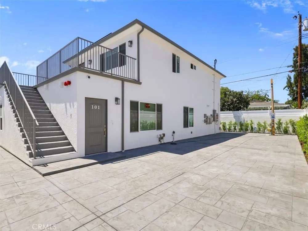 2103 Pass Avenue #201 Burbank, CA 91505