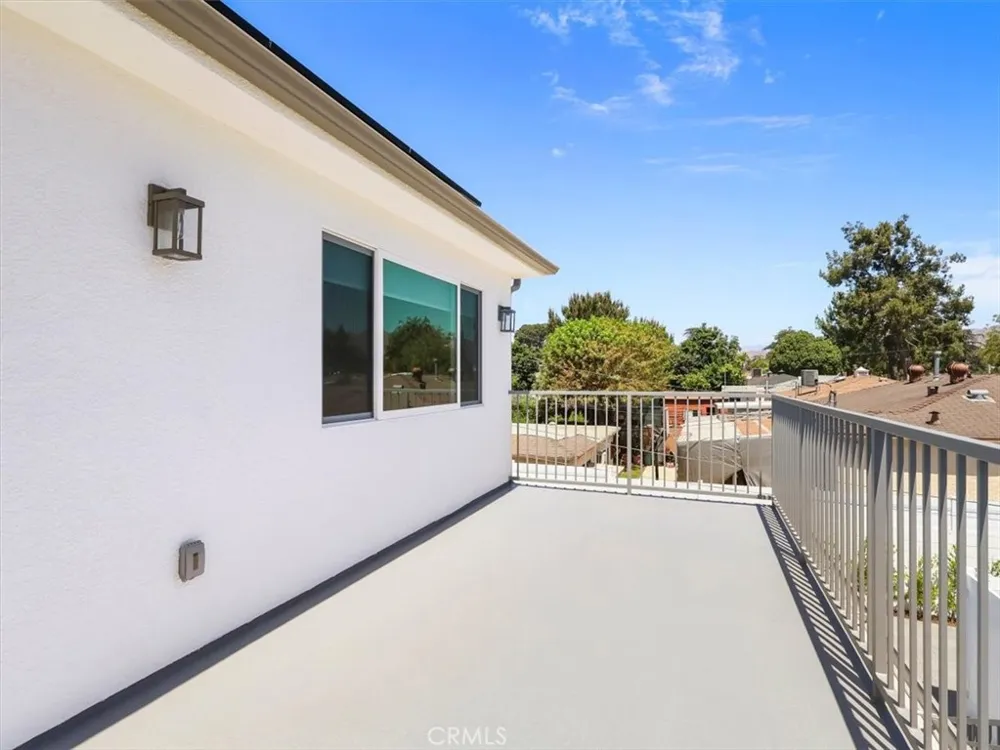 2103 Pass Avenue #201 Burbank, CA 91505