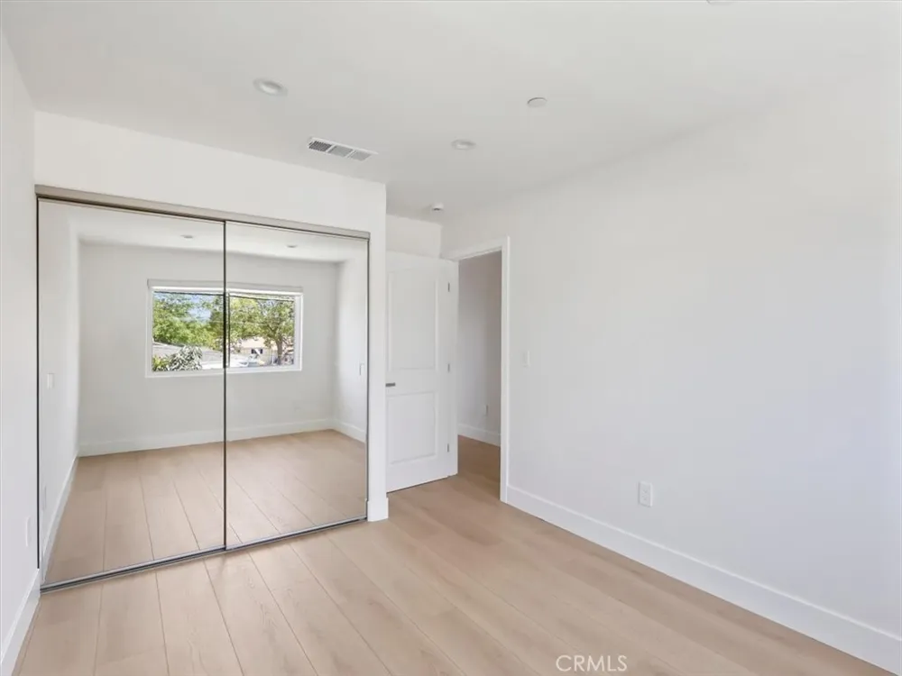 2103 Pass Avenue #201 Burbank, CA 91505