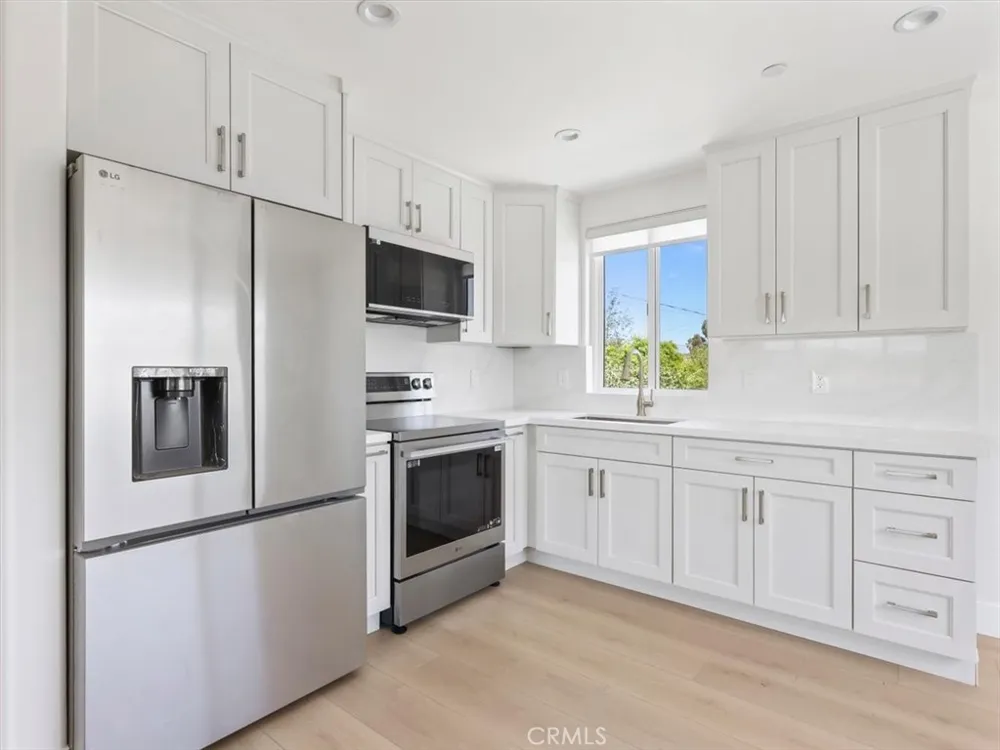 2103 Pass Avenue #201 Burbank, CA 91505