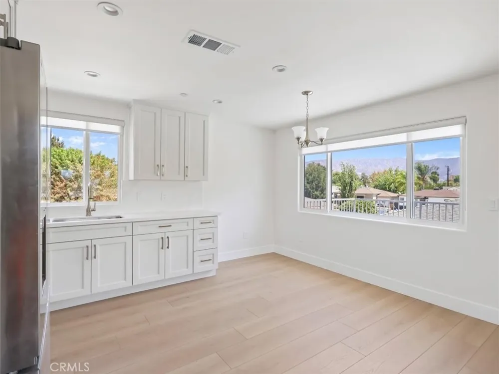 2103 Pass Avenue #201 Burbank, CA 91505