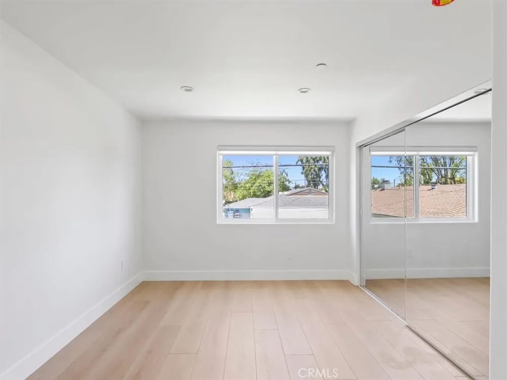 2103 Pass Avenue #201 Burbank, CA 91505