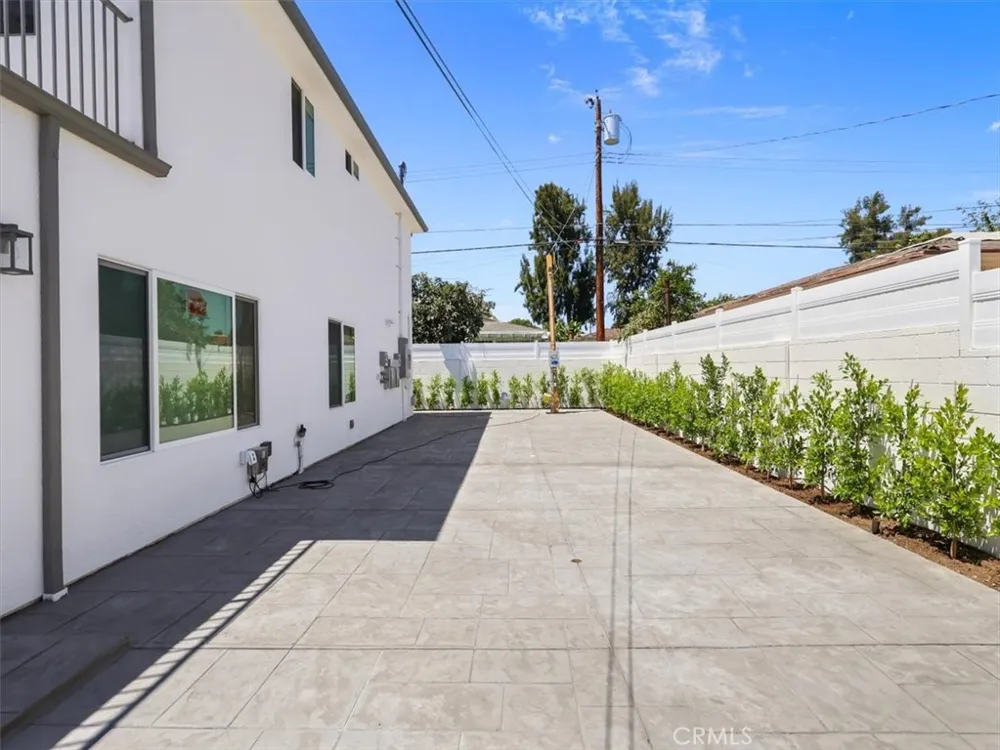 2103 Pass Avenue #201 Burbank, CA 91505