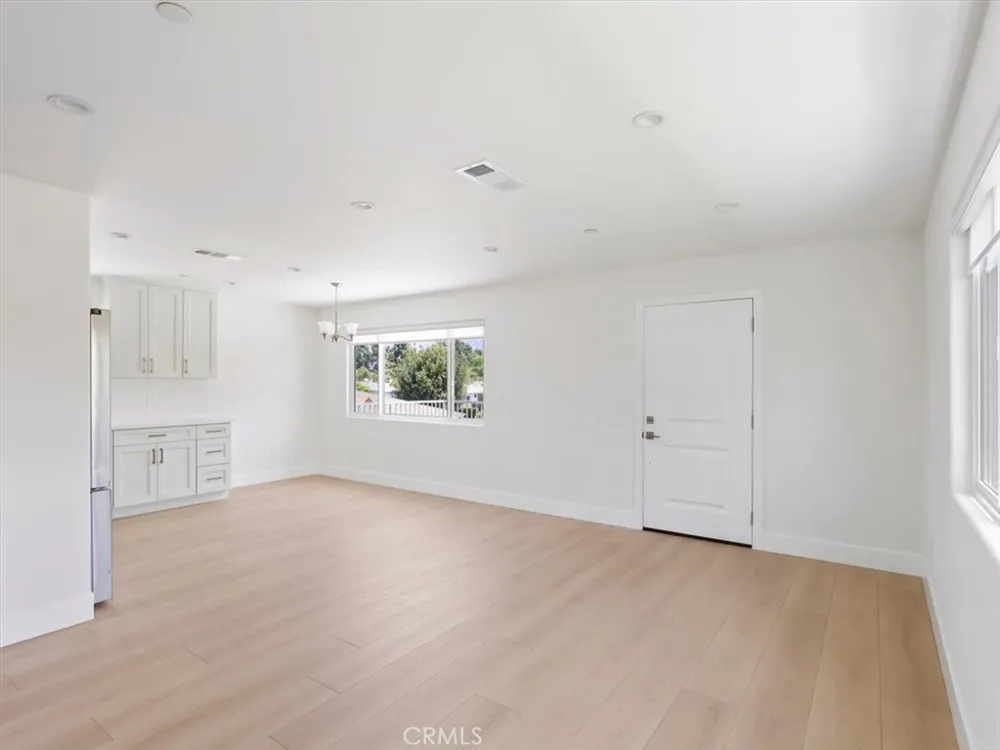 2103 Pass Avenue #201 Burbank, CA 91505