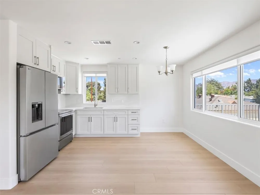 2103 Pass Avenue #201 Burbank, CA 91505