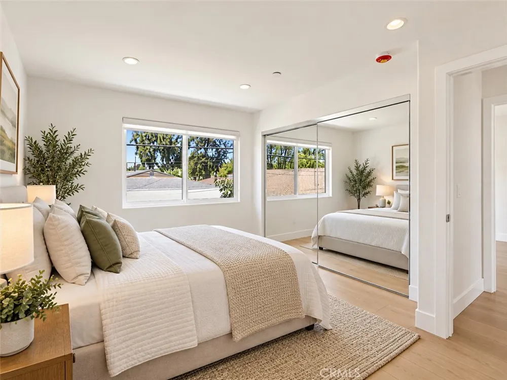 2103 Pass Avenue #201 Burbank, CA 91505