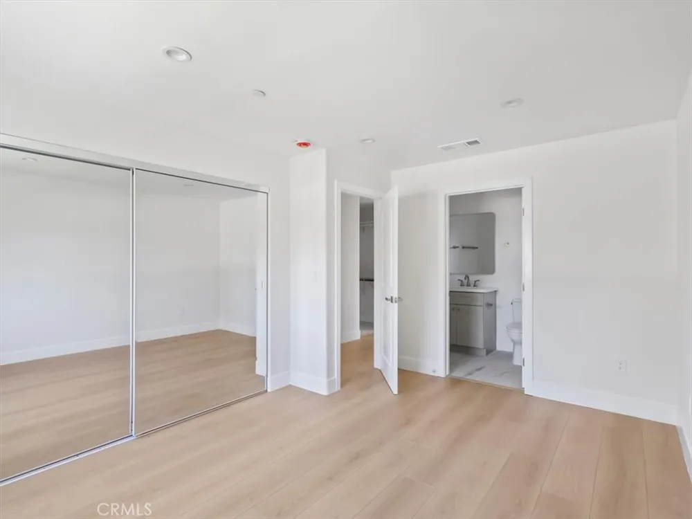 2103 Pass Avenue #201 Burbank, CA 91505
