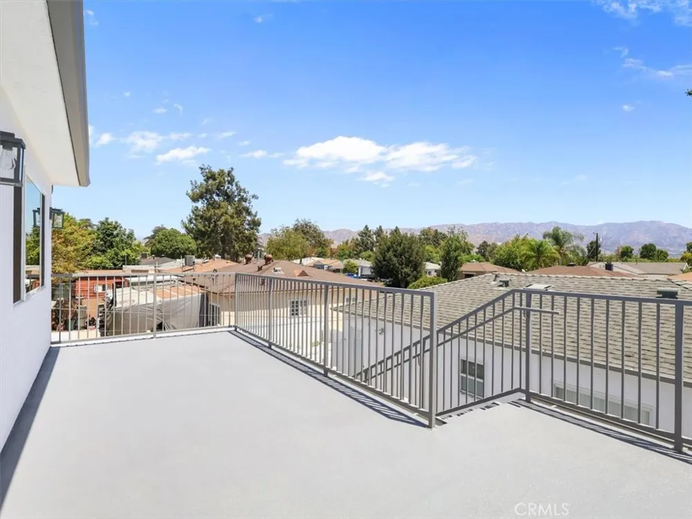 2103 Pass Avenue #201 Burbank, CA 91505