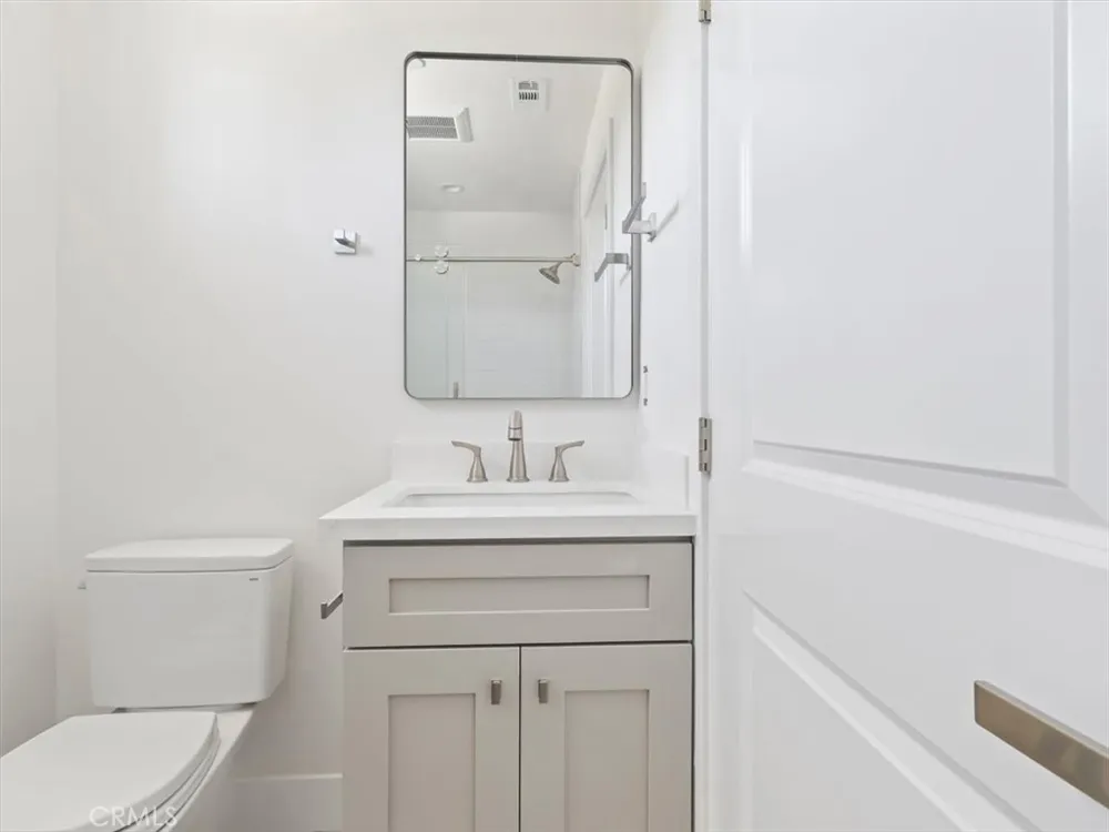 2103 Pass Avenue #201 Burbank, CA 91505