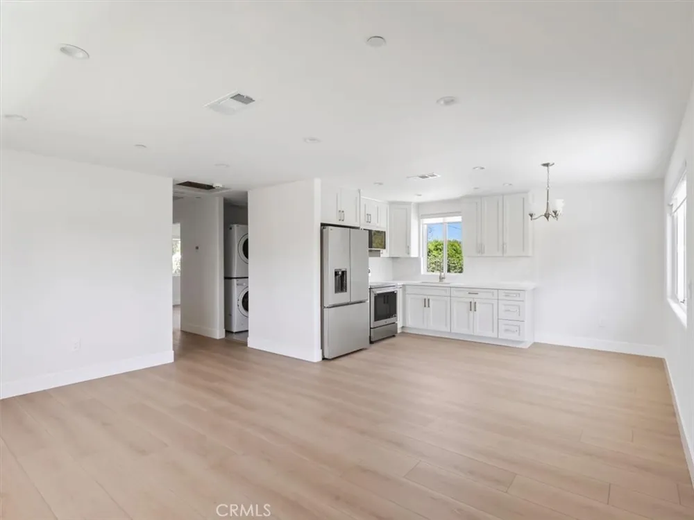 2103 Pass Avenue #201 Burbank, CA 91505