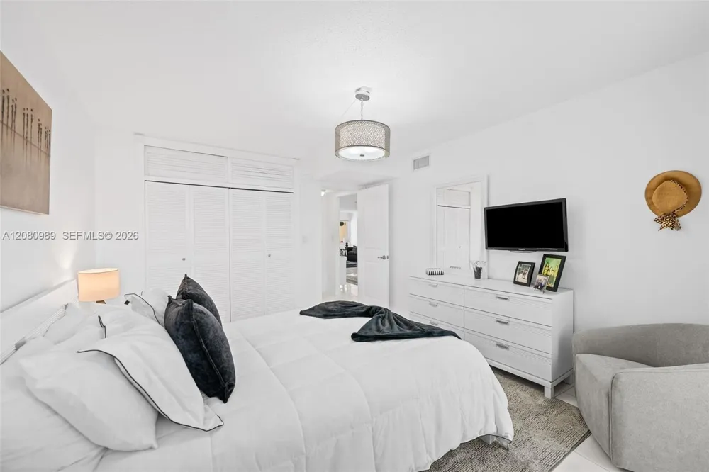 328 Ocean Blvd #104 Pompano Beach, FL 33062