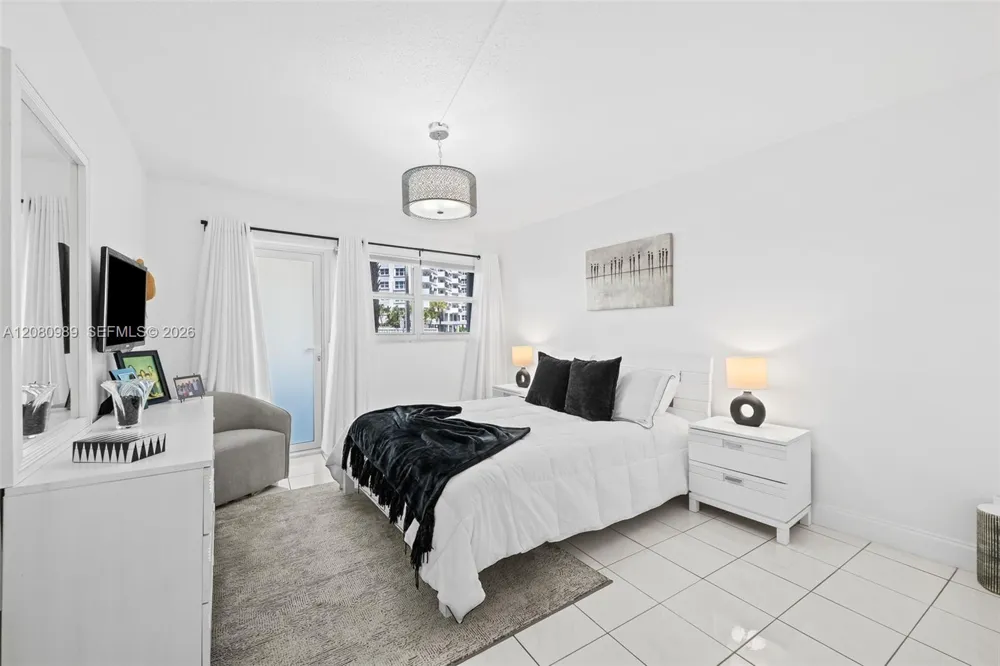 328 Ocean Blvd #104 Pompano Beach, FL 33062