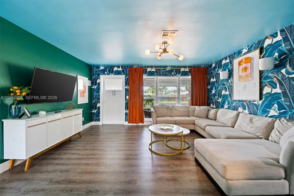 110 SE 5th Ct Pompano Beach, FL 33060