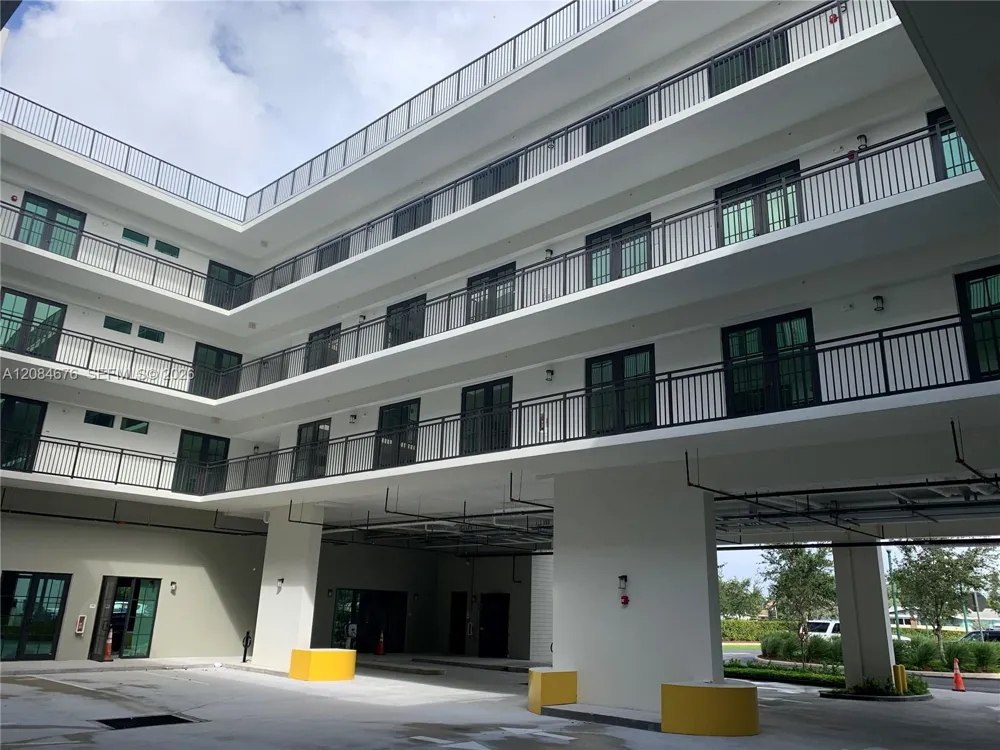 4100 SW 64th Ave #405 Davie, FL 33314