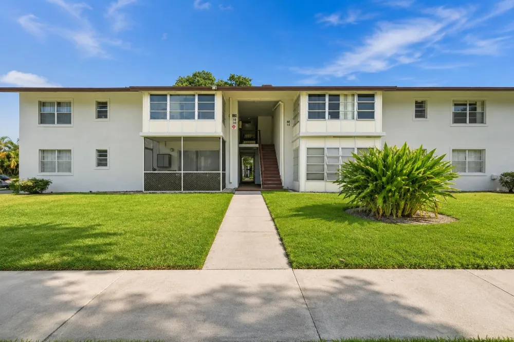 380 E Laurel Drive #5D Margate, FL 33063