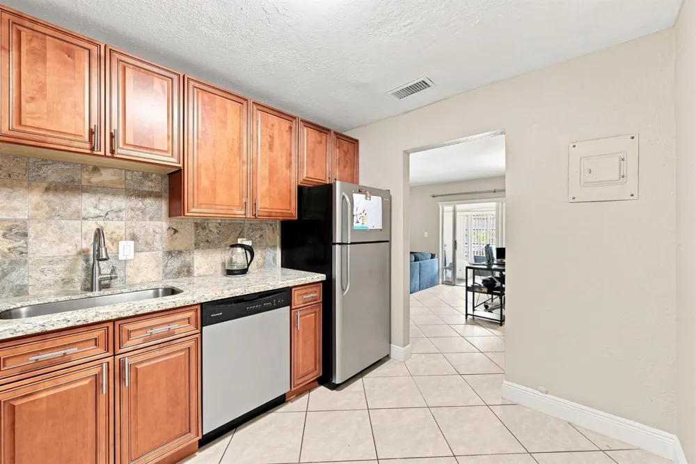 380 E Laurel Drive #5D Margate, FL 33063