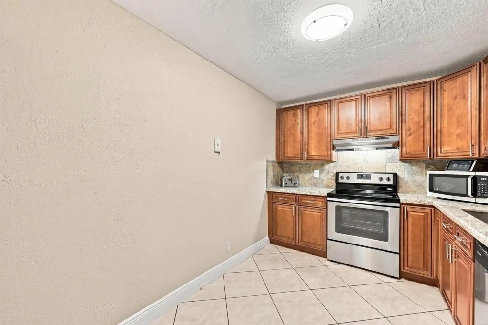 380 E Laurel Drive #5D Margate, FL 33063