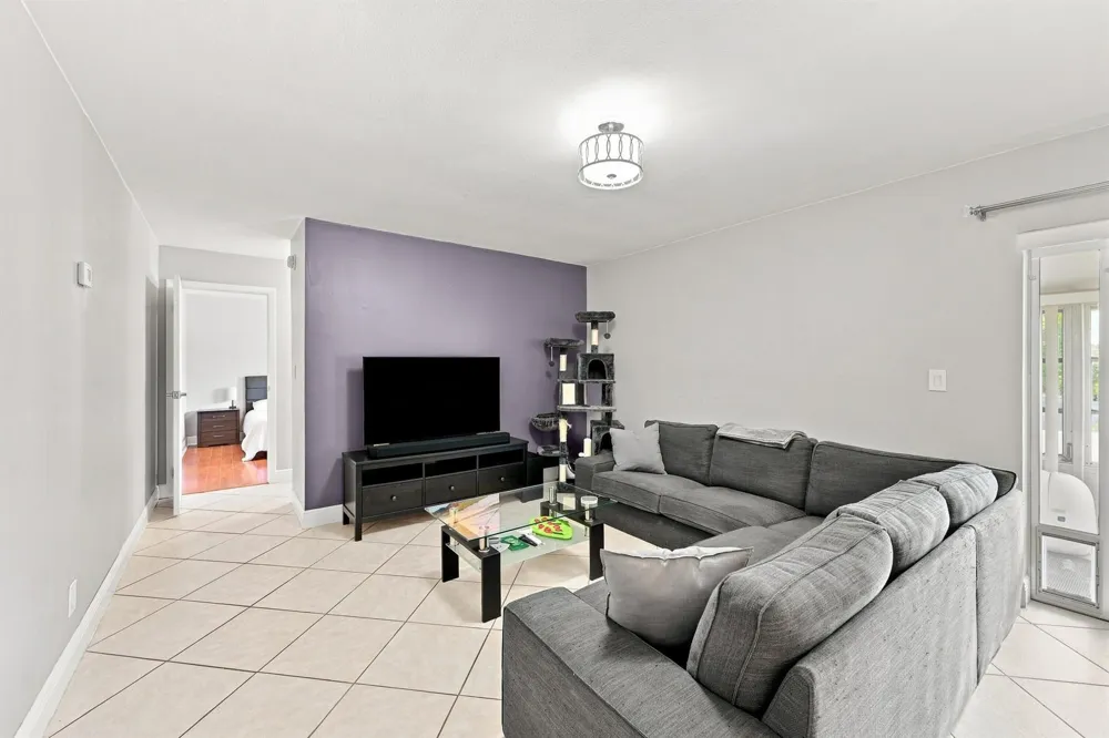 380 E Laurel Drive #5D Margate, FL 33063