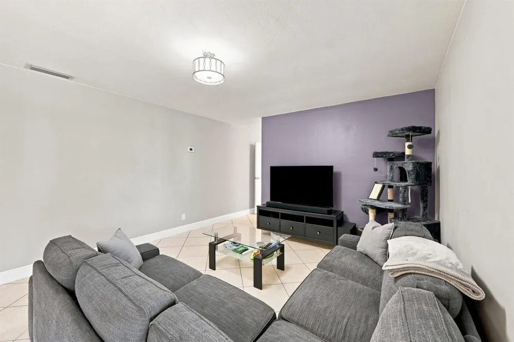 380 E Laurel Drive #5D Margate, FL 33063