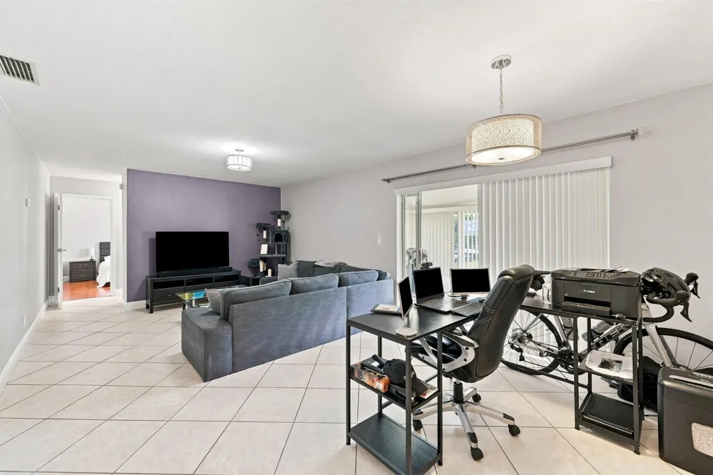 380 E Laurel Drive #5D Margate, FL 33063