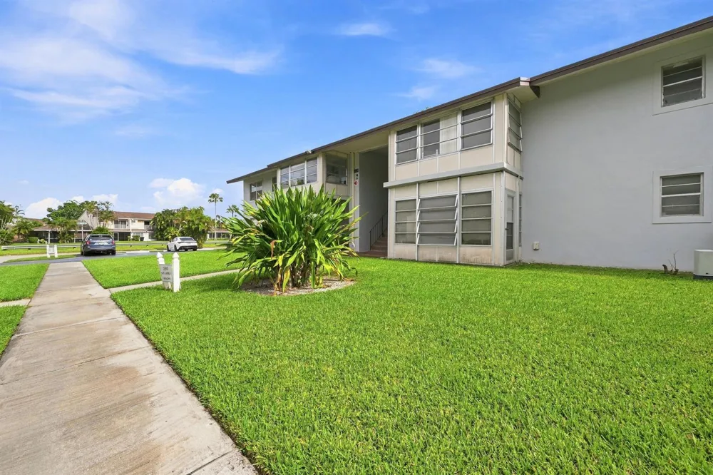 380 E Laurel Drive #5D Margate, FL 33063