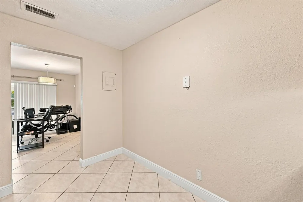 380 E Laurel Drive #5D Margate, FL 33063