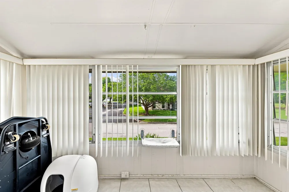 380 E Laurel Drive #5D Margate, FL 33063