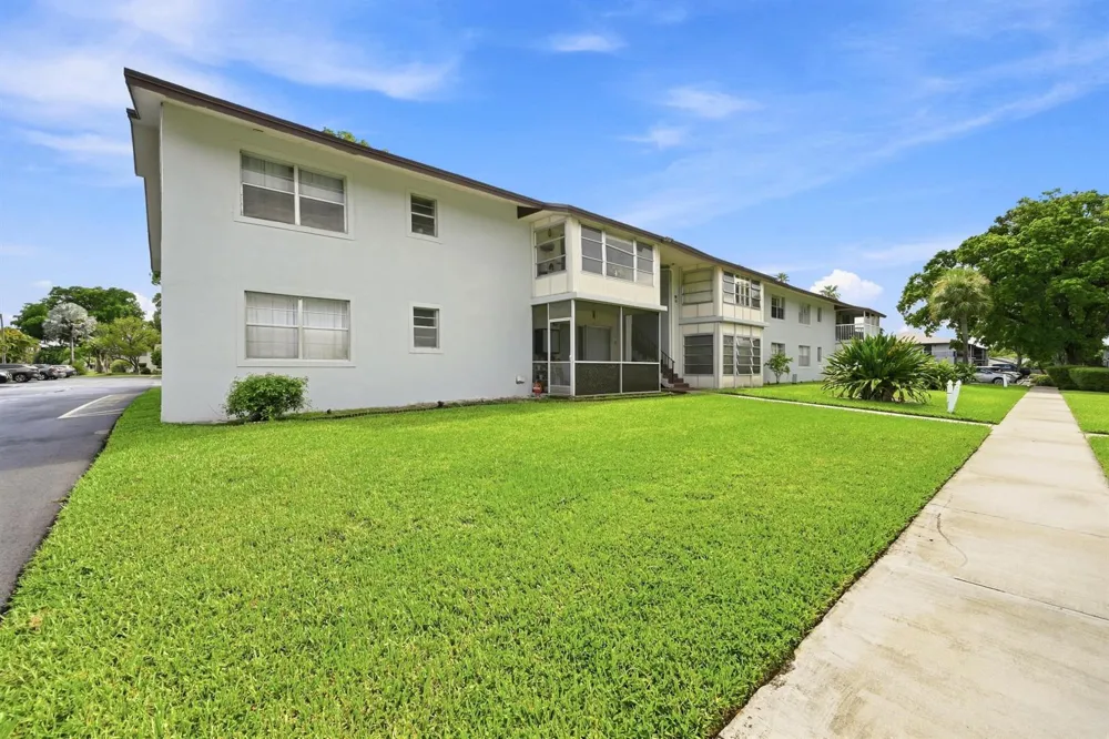 380 E Laurel Drive #5D Margate, FL 33063