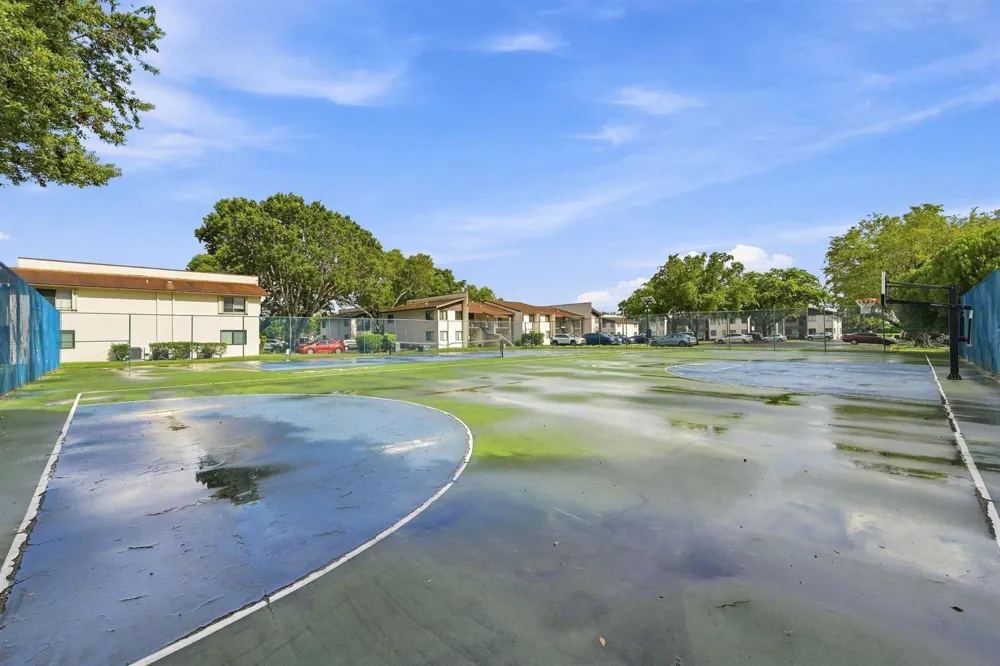 380 E Laurel Drive #5D Margate, FL 33063