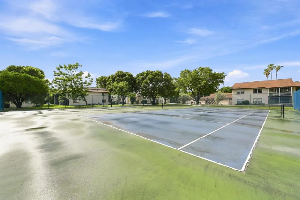 380 E Laurel Drive #5D Margate, FL 33063
